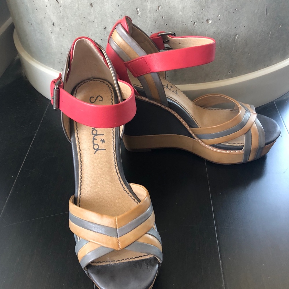 Splendid Wedges